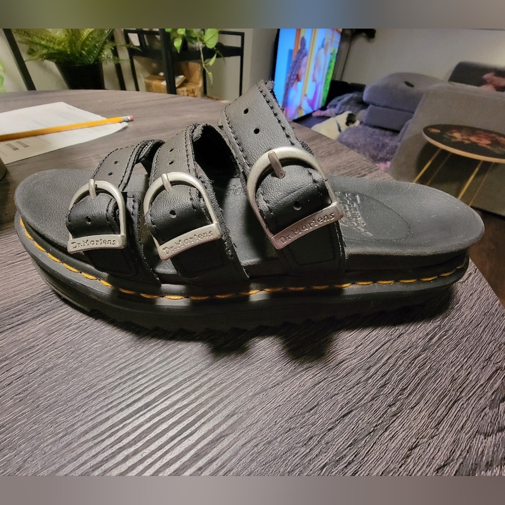 Dr Martens Sandal